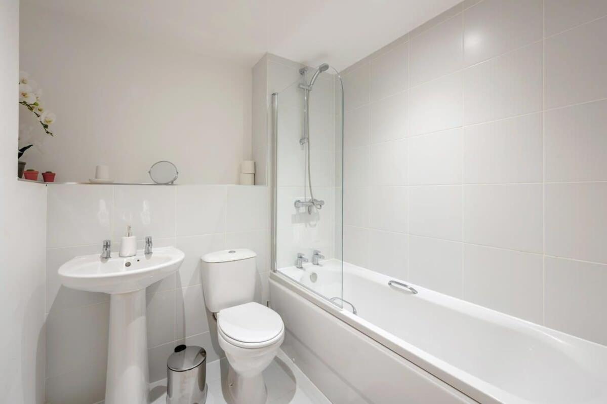 A Modern Apartment In Preston City Centre Exterior photo